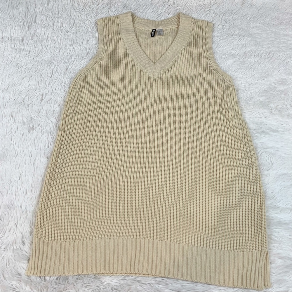 H&M Divided Beige Sleeveless ribbed Knit V Neck tunic Sweater Vest